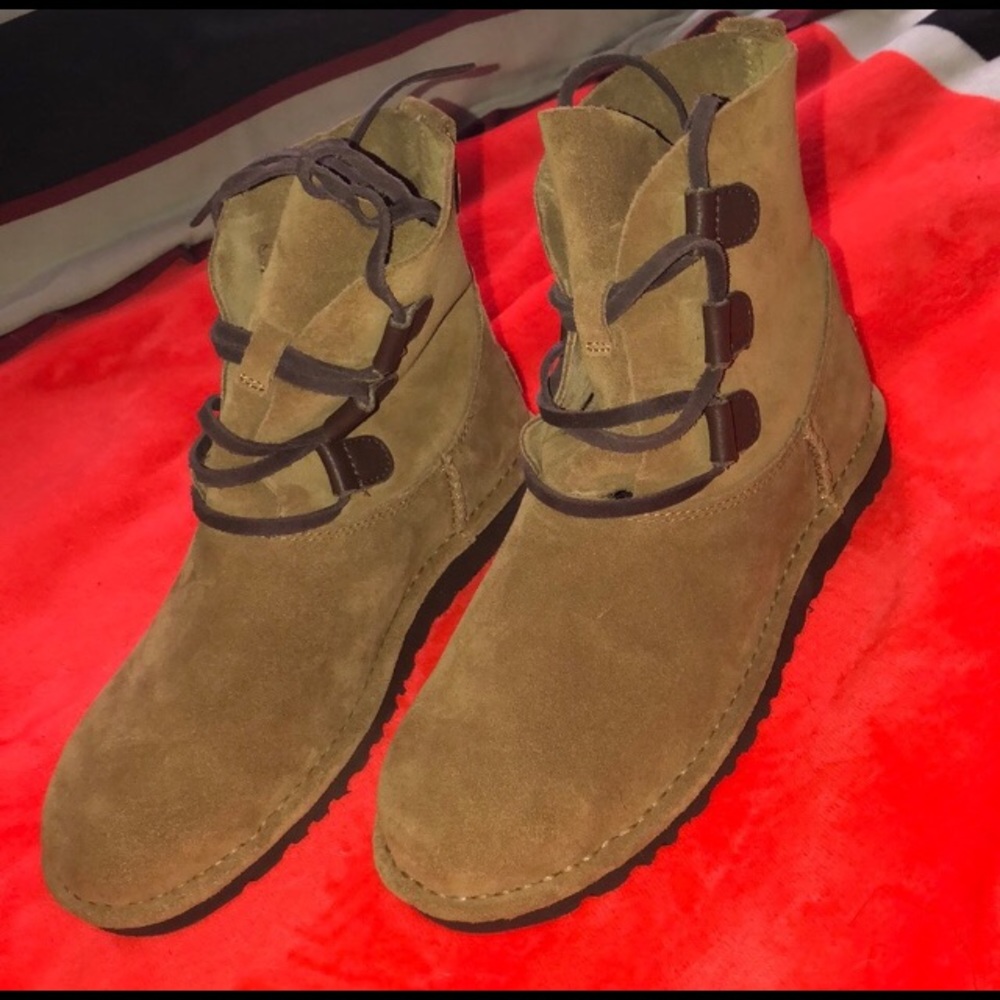 NWOT UGG Lace-up
